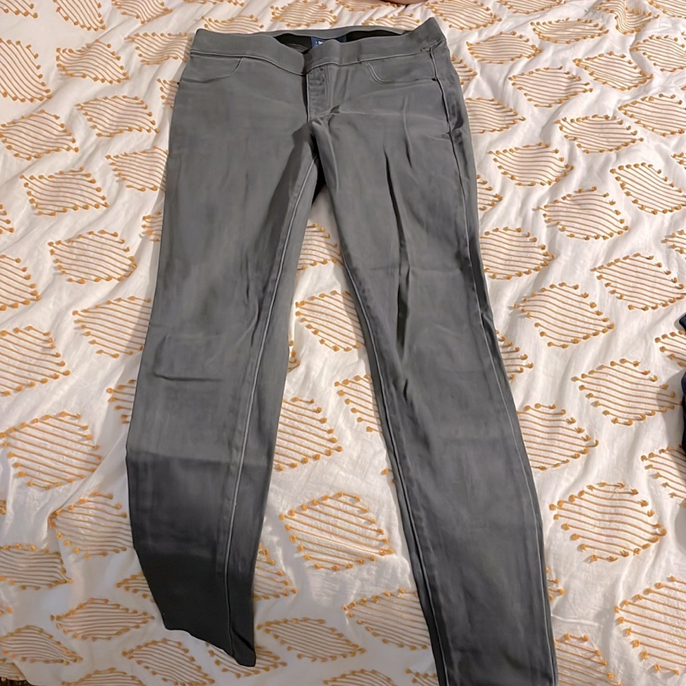 Old Navy Rockstar gray jeggings. Size 6 Regular.